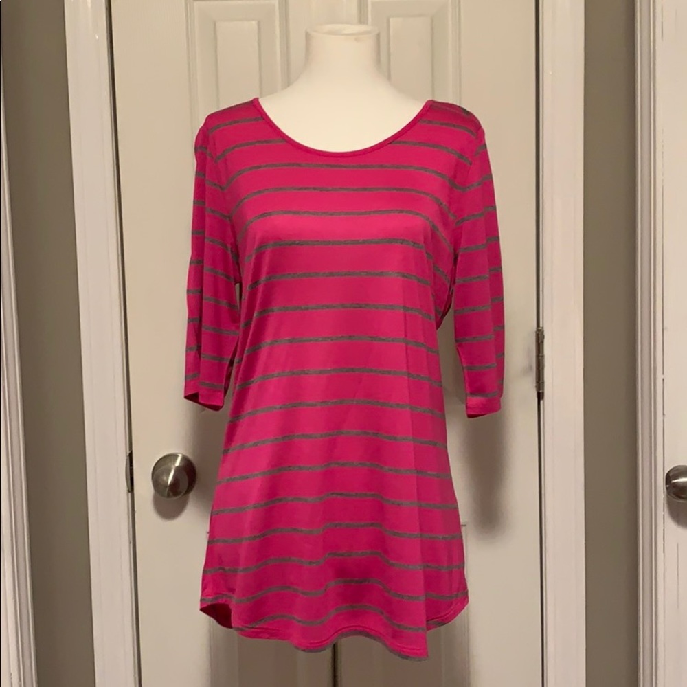 Women’s pink w grey strips, quarter length sleeves